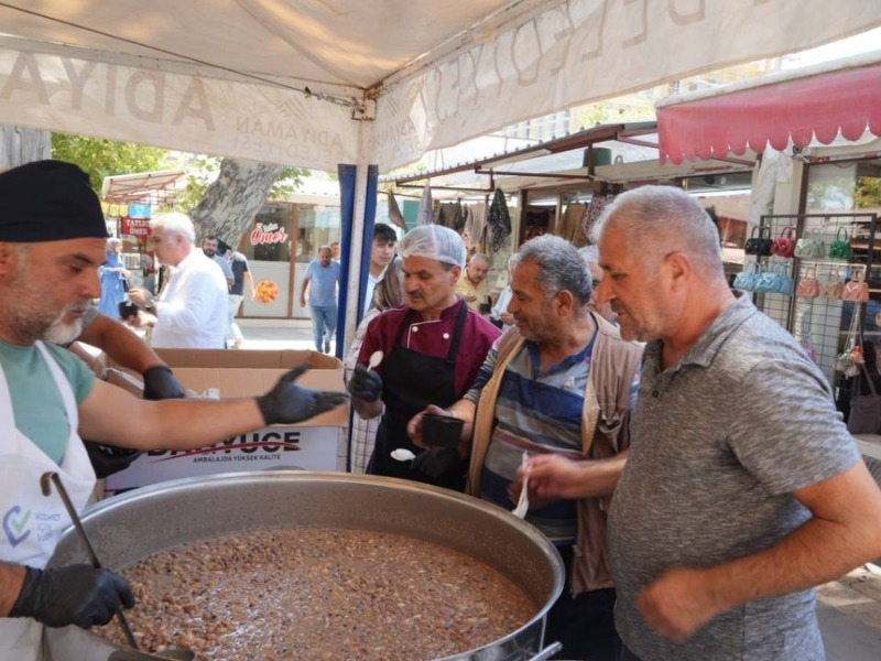 Adıyaman Belediyesi'nden 6 bin kişiye aşure ikramı